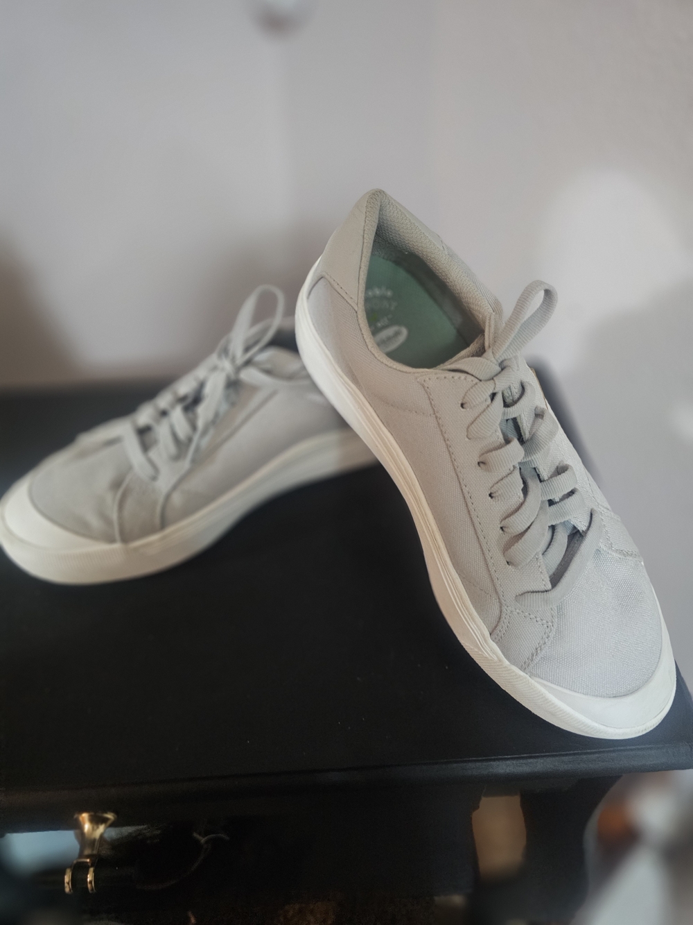 Dr. Scholl's Women's Light Gray Low-Top Sneakers